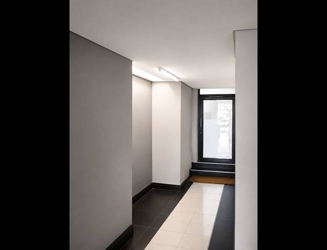 119M² BUILDING TO LET IN WOODSTOCK
